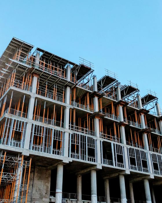 Clădire cu structură din beton armat în execuție